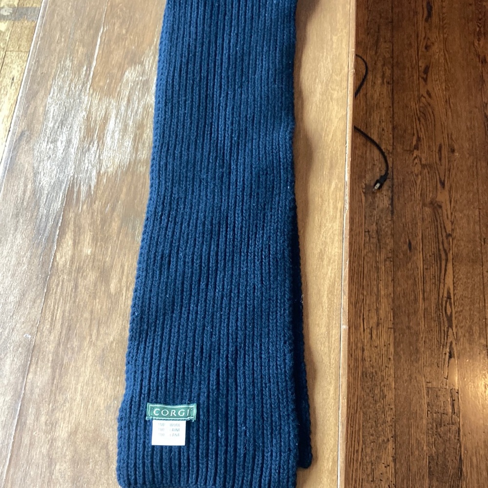 Corgi women’s black scarf